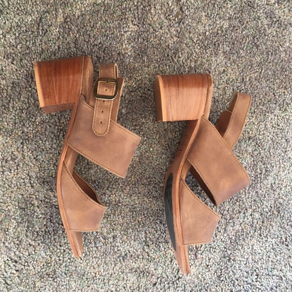 Adelante Shoe Co Serena Sandal in Desert - Picture 1 of 3